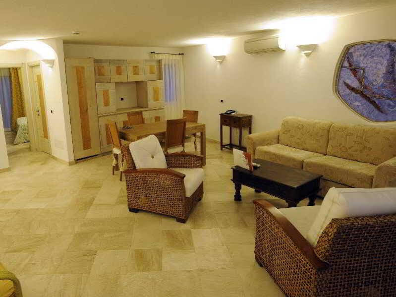 Residence Living Poltu Quatu Арцакена Екстер'єр фото