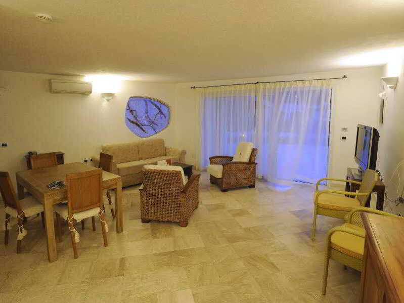 Residence Living Poltu Quatu Арцакена Екстер'єр фото